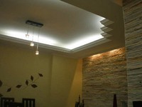 Гипсокартон
Окачен таван със скрито осветление,
декоративна каменна облицовка